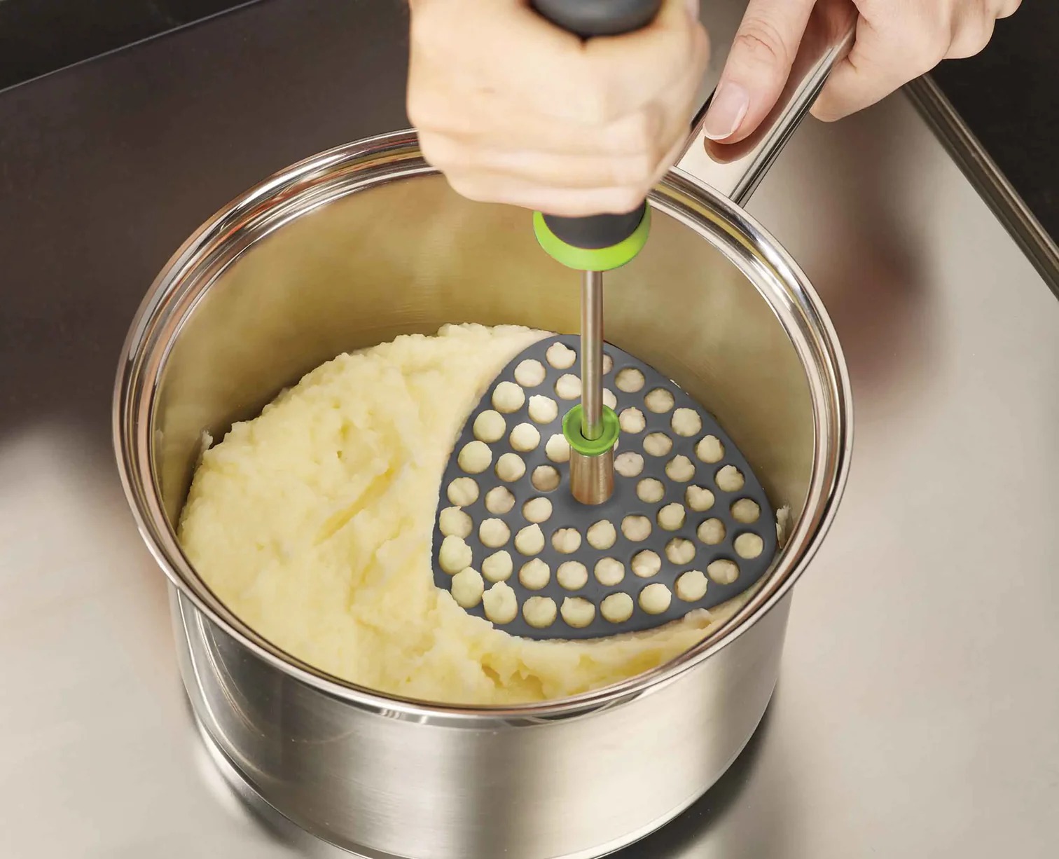 Delta Folding Potato Masher – Compact Kitchen Tool