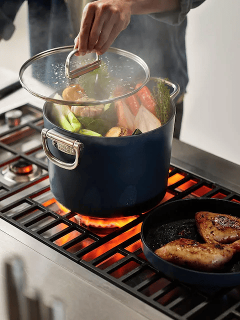 space-saving foldable non-stick pot for all stovetops and ovens