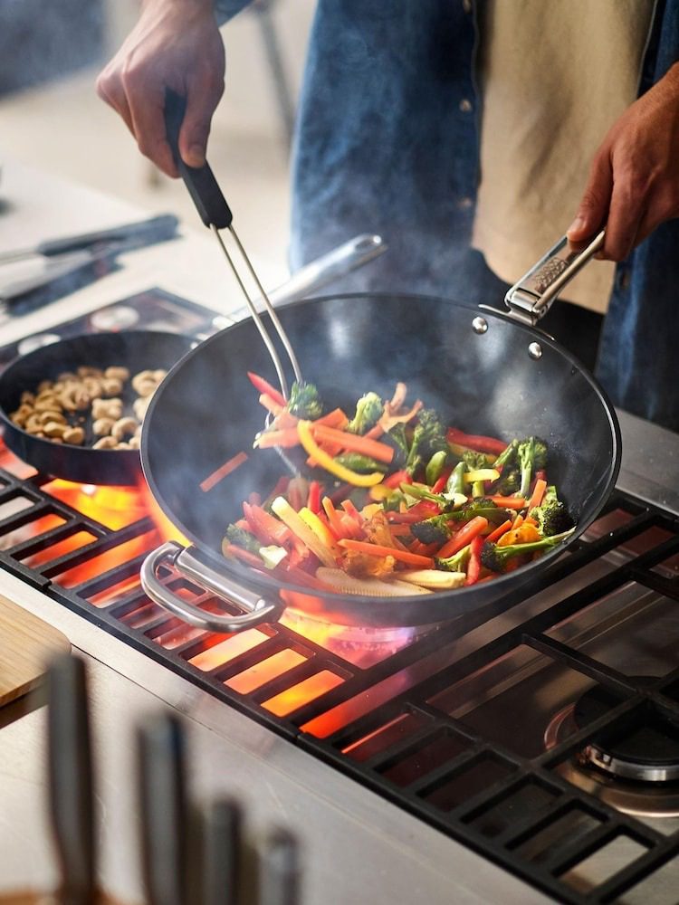 Ultimate Space-Saving Ceramic Non-Stick Wok with Folding Handle